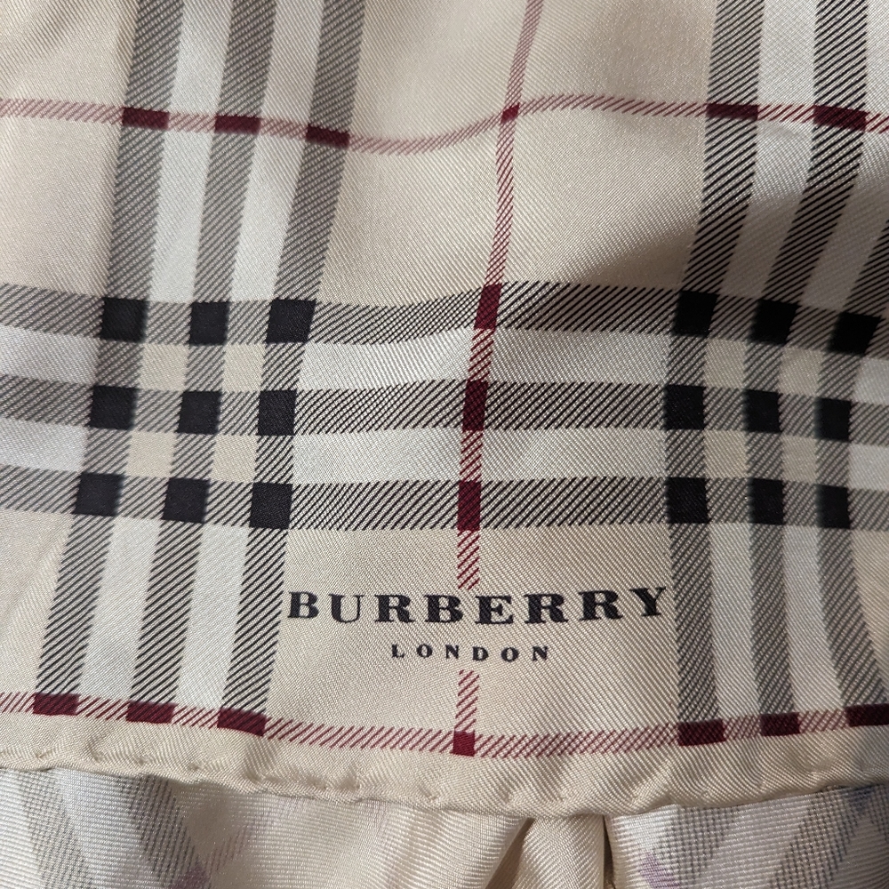 BURBERRY 100% Silk Checkers Scarf Like New! - Picture 2 of 9